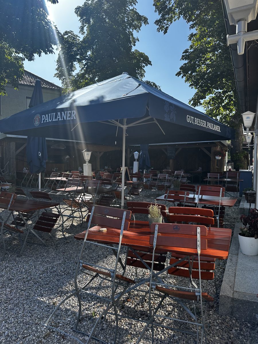 Biergarten des Wirtshaus zum goldenen Ast